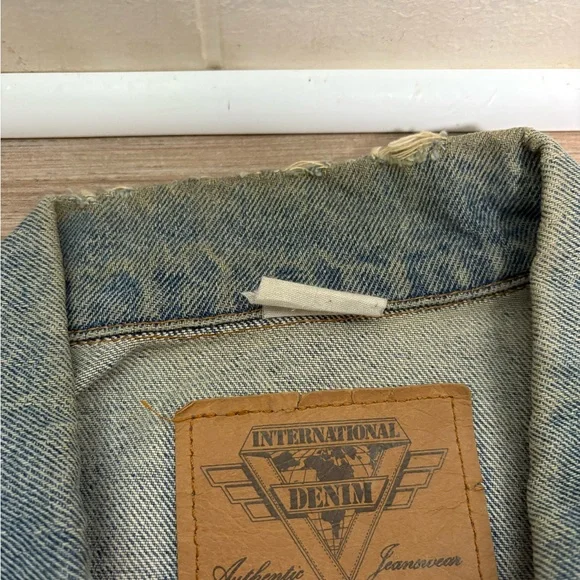 Vintage Denim Jean Jacket with One of a Kind Corgi Mural Masterpiece! - Picture 4 of 11